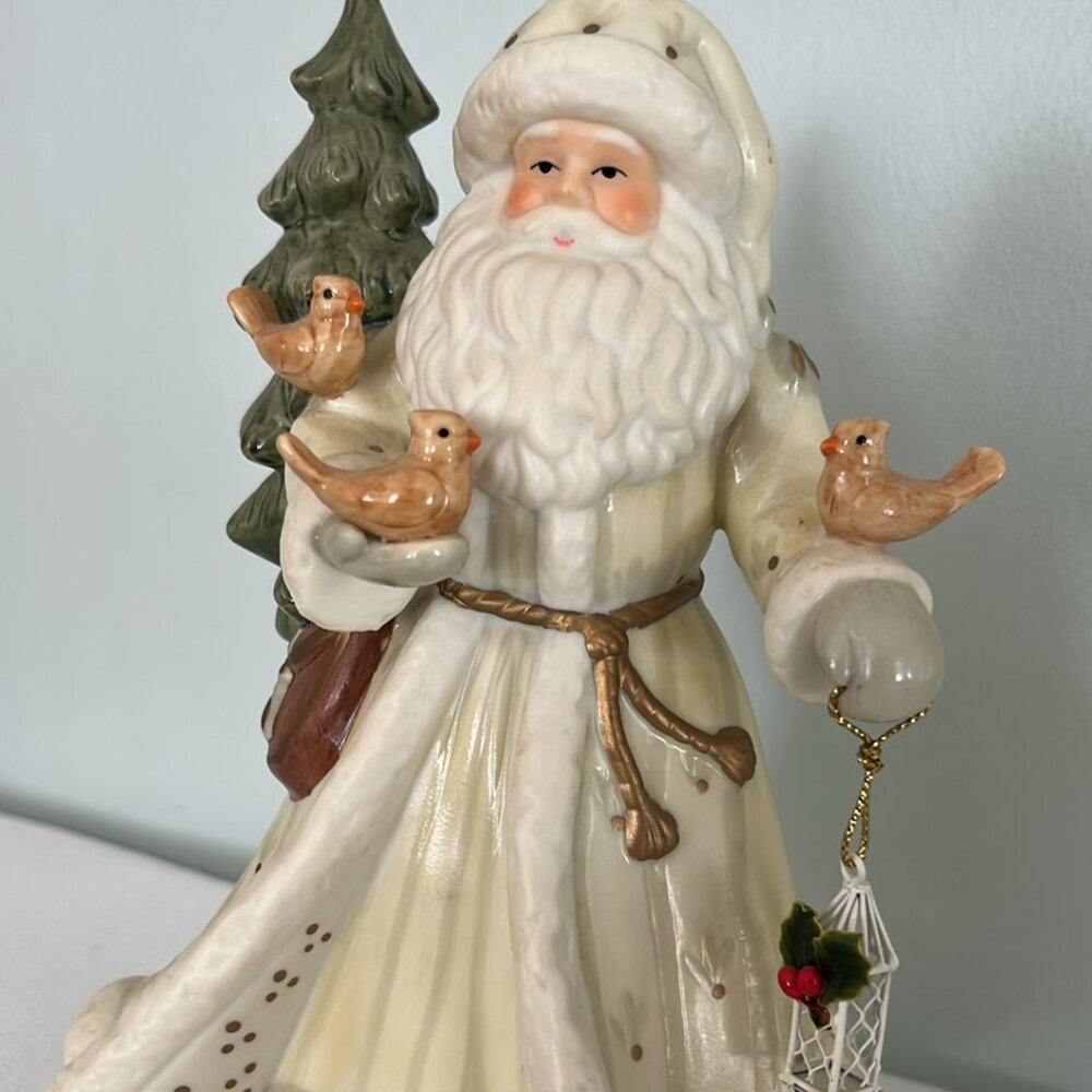 Vintage Sankyo Christmas Father  Birds and Lantern "Winter Wonderland" Music